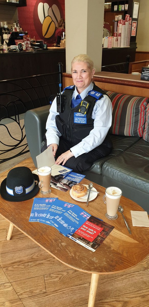 MPSRoxeth's tweet photo. Congratulations to our PCSO Lisa Saunders on 15 years in the job today !!! She is an asset to the community of South Harrow !!!! If you would like a rewarding career and become a PSCO then click here #MetPCSO https://t.co/1gI7OovoaY