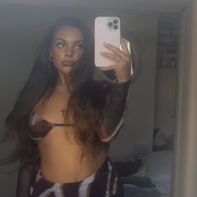 parislawrence12 tweet media