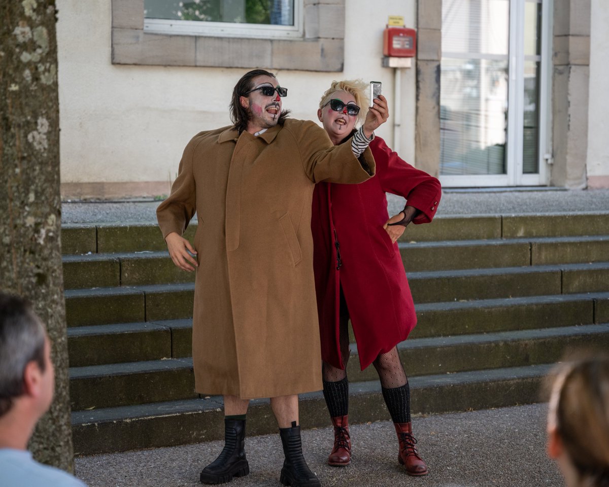 CatherineRichon's tweet photo. Retour d'expérience (merveilleuse) sur notre participation au festival Rues &amp; Cies à Epinal les 10 et 11 juin.
#epinal #climate #clown #theatre https://t.co/HaSf4uTWVN