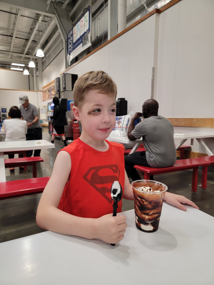 KianteWench's tweet photo. Helper deserves ice cream https://t.co/HXgEv0qurY
