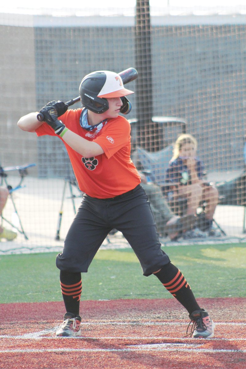 EliWarfel's tweet image. Had a great weekend in Iowa. Went 4 for 8 with 2 2B, 1 BB, and 3 RBIs. Got some time behind the plate as well. No past balls and 2 CS. Championship was rained out but still a great weekend. @CitiusI @RaysIllinois @Phenom_Illinois @McHenryCobras @cltigerbaseball @AlexisPupillo