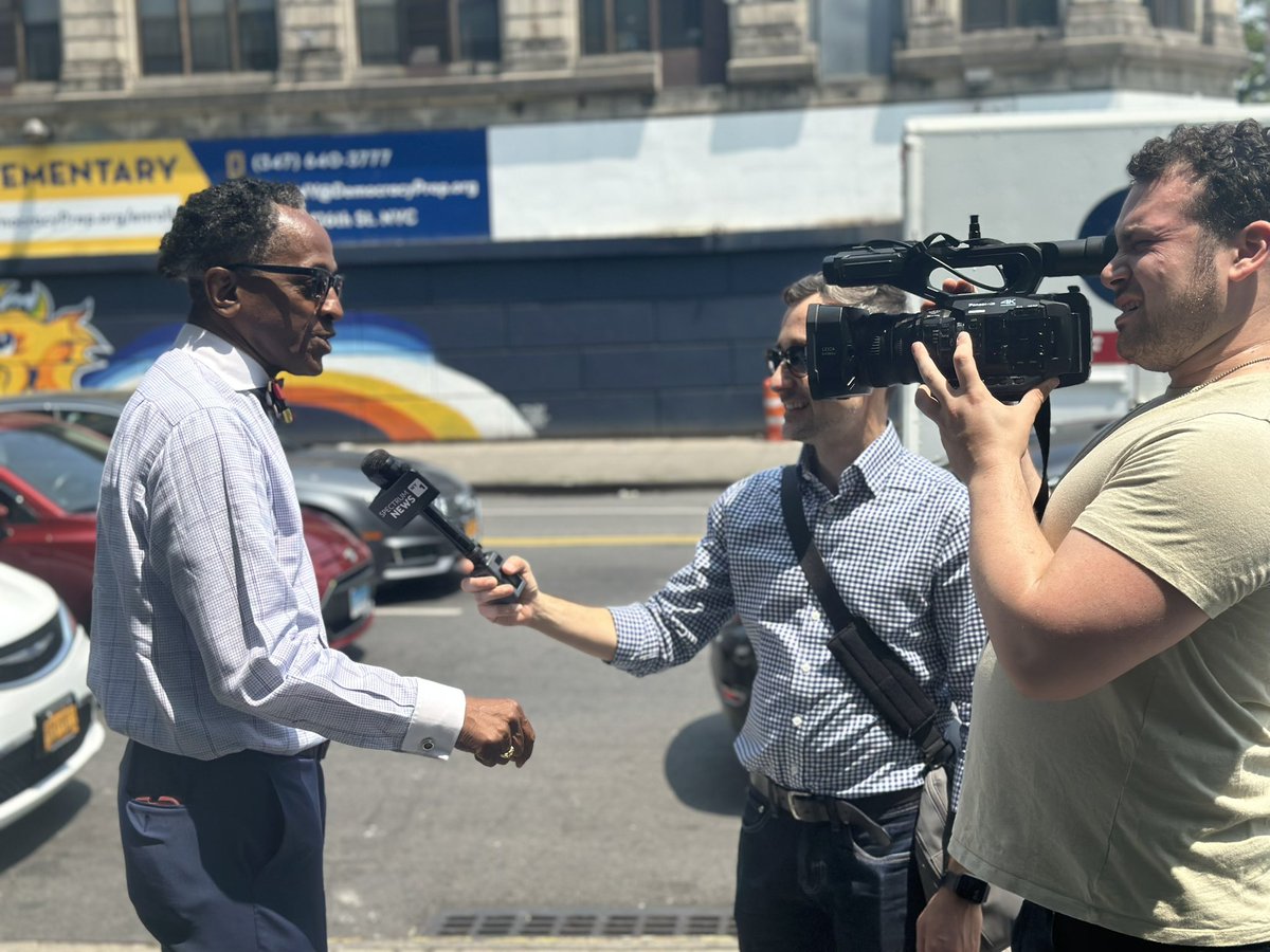 altaylorfor71ad's tweet photo. Talking to @juanbenitz from NY1 today! Early voting is open until 5pm &amp; Primary Day is Tue, June 27 from 6am-9pm. Find your polling site at https://t.co/364BSVXvBv and cast your vote to make your voice heard! 

#NYCvotes #PrimaryDay #Election2023 #Democracy #NYC https://t.co/m8c9Afe940