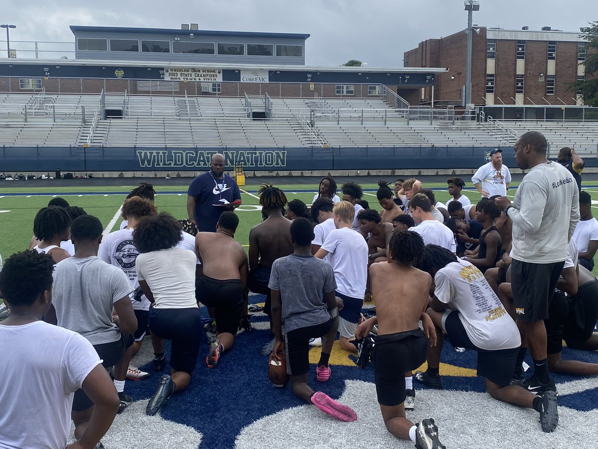 Juneteenth talk by our leader, Head Coach Bryan Love 
🔵🟡🔵🟡🔵🟡🔵
#LockedIn