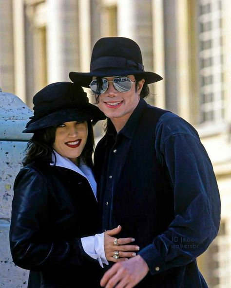 Beautiful and happy couple.
Those were good times for both of them.
I miss them.
#MichaelJackson 
#LisaMariePresley