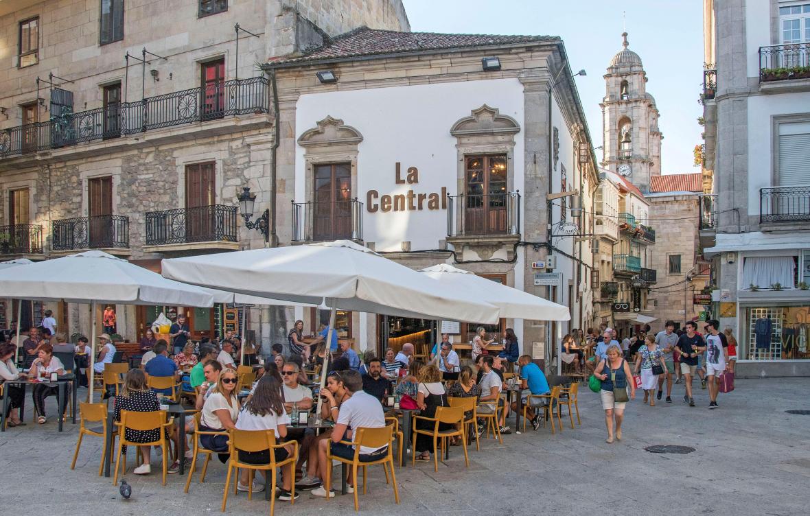 #Portugal #Porto #Douro #Galicia #traintrip #slowtravel 🇵🇹🚂🌄 A train journey through Europe’s most underrated wine region. A new rail trip through Galicia’s grand cities, Porto and the Douro Valley is a scenic wonder! Read it all here: tinyurl.com/58n3a7rd Via @thetimes