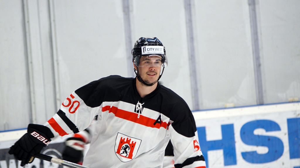 ehcfans's tweet photo. Wir hatten vor ein paar Wochen Gelegenheit, mit Yannick Bucher ein ausführliches Interview zu seiner Karriere beim EHC Chur zu führen. Nachfolgend findet ihr einen Zusammenschnitt hiervon, es geht um Highlights, Enttäuschungen, das unverhoffte Ende und

https://t.co/a1jIjwsqGe https://t.co/NCrXxc1vRu
