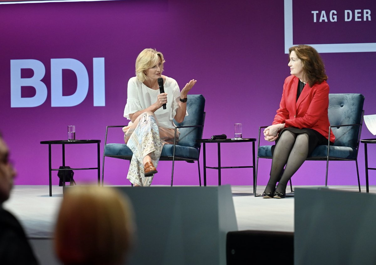 Irene Rummelhoff,  EVP bei Equinor, macht beim #TDI23 deutlich: "Die politischen Entscheidungsträger müssen technologieneutral, aber Klima-Champions sein" und ergänzt: "Überlasst es den Unternehmen und Innovatoren, Lösungen zu finden, aber gebt uns einen Rahmen."
