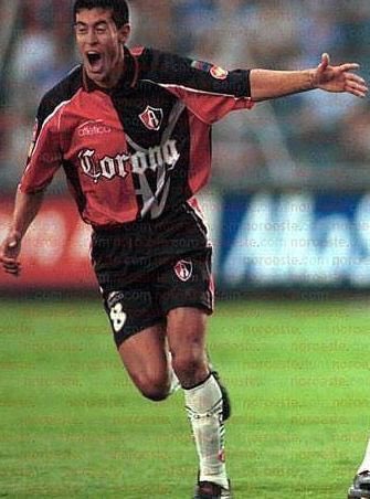 ccamposfutbol's tweet photo. 19/06/1971 nace en San Miguel,Buenos Aires (Arg) Jorge Francisco Almirón Quintana,ex futbolista y técnico. Campeón con Stgo.Wanderers 2a 1995 (1994-1995).Jugó en San Miguel;Deportivo Español(Arg);En Mexico en Atlas; Monarcas;Querétaro; Atlante; Leon;Dorados Sinaloa. DT Boca Jnrs. https://t.co/3y8kLl6G9b