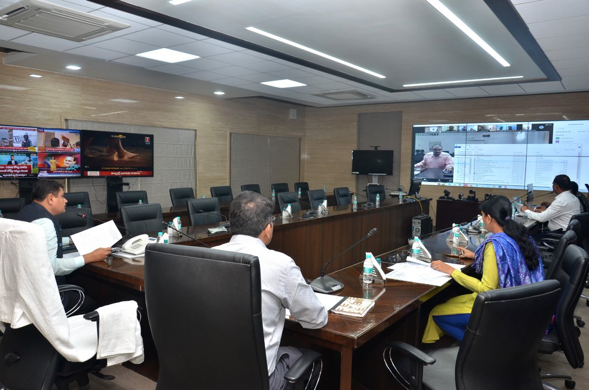 CIDTelangana's tweet image. #VideoConference Dt 19-06-2023
Today @TelanganaDGP Sri Anjani Kumar IPS and #ADG_CID Sri Mahesh Bhagwat IPS organised a video conference with all telangana state CEIR nodal officers and PS level CEIR application operators. During Interaction discussed the progress of CEIR