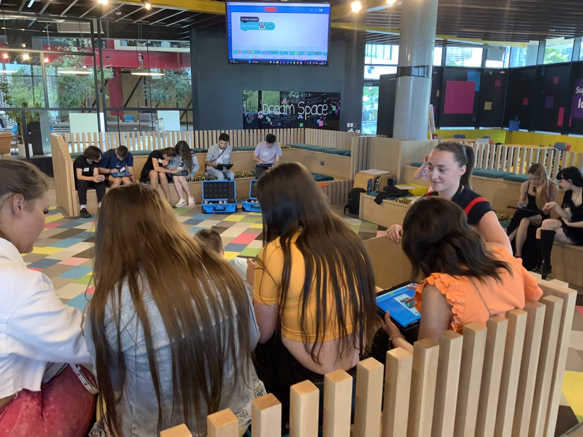 Thanks to Niamh @MS_eduIRL & Magda @FastrackintoIT for a great day & tour of Microsoft showing the amazing careers, work environment  & of course providing a super lunch! 🍕@ddletb @ddletbYR @ThisisFet #careers #technology #innovativetechnology #coding #spheros #teamddletb