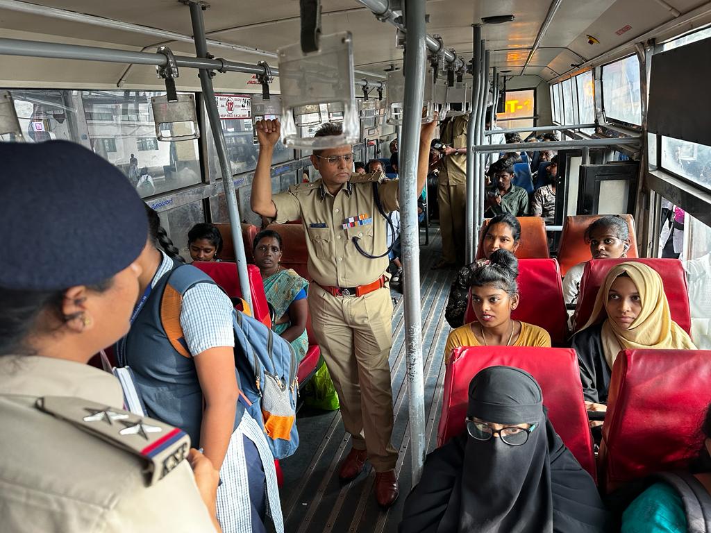 CPBlr's tweet photo. Women safety is of utmost concern to Bengaluru City Police. Today all BCP officers travelled in BMTC buses and discussed with women travellers to understand their concerns. Also created awareness with them reg various measures taken by BCP reg women safety in the city. https://t.co/tlud7RKEN3