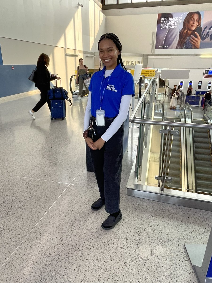 ewrstacey's tweet photo. United Summer Associates Desiree, Assisting our customers with way finding. Using all of our Signature Touch Points.@weareunited @rodney20148 @csarkari @skarabetian @MalkowskiAneta @Jordan_Bykowsky https://t.co/kunHvNiWcw