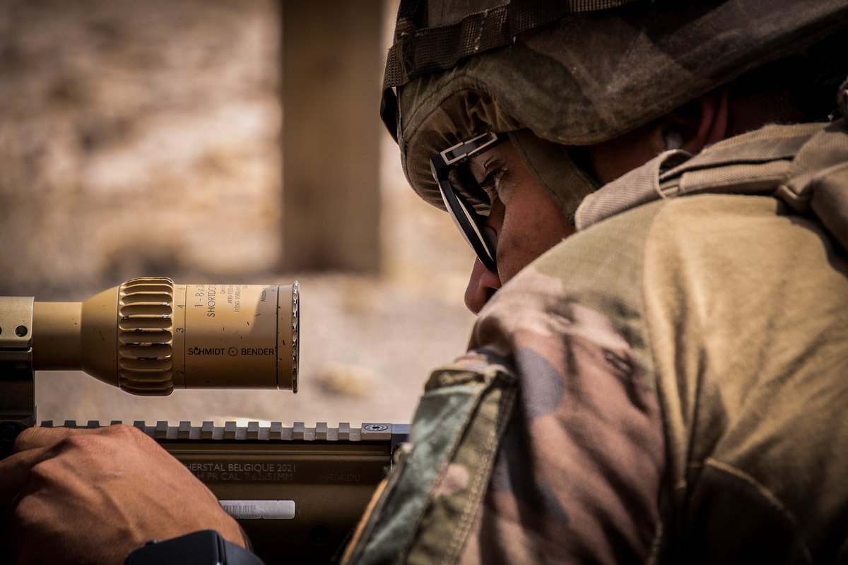 Chefdecorps1REC's tweet image. Le #1REC participait au challenge des tireurs de précision de la @LegionEtrangere organisé par la #13DBLE 🟢🔴
Cette rencontre permet à nos TP d’échanger et de renforcer leur interoperabilité pour être prêts lorsqu’ils seront projetés #Ensemble sur les théâtres d’opérations! 🎯