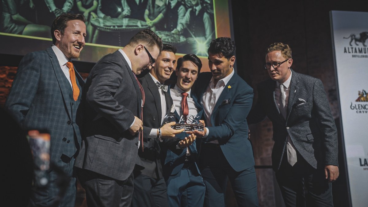 classbarmag's tweet image. Cheers to another year! 🥂 The moment Connaught Bar @theconnaught was named Hotel Bar of the Year 2023 Partnered by @everleafdrinks #CLASSBarAwards 📸 @homiesandnegronis @jonathansharpphotography