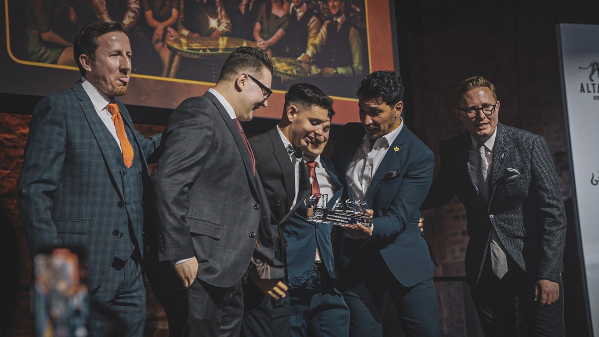 classbarmag's tweet image. Cheers to another year! 🥂 The moment Connaught Bar @theconnaught was named Hotel Bar of the Year 2023 Partnered by @everleafdrinks #CLASSBarAwards 📸 @homiesandnegronis @jonathansharpphotography