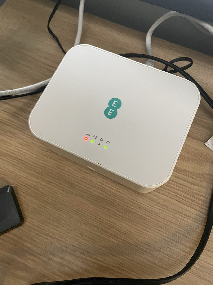 MacaulaySlaven's tweet photo. @EE EE are a joke !!! This box cost me £45 a month. It barley works.  Need to cancel due to moving for work relocation but they don’t give a shit. https://t.co/wIt0bh7oqv