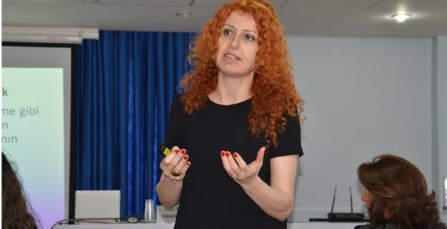 Barış imzacılarından 19 Mayıs üniversitesi iktisat bölümü öğretim üyesi Melda Yaman görevine iade edilmiştir👏👏👏✌️✌️