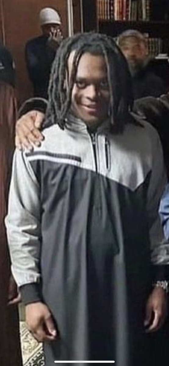ArtsyMediaNet's tweet photo. @THICKASZNENE @kentrellnews @jamilaswings This nigga must’ve JUST took his shahaddah. Fresh off a clean body 😂 https://t.co/cj1RXUnvFi
