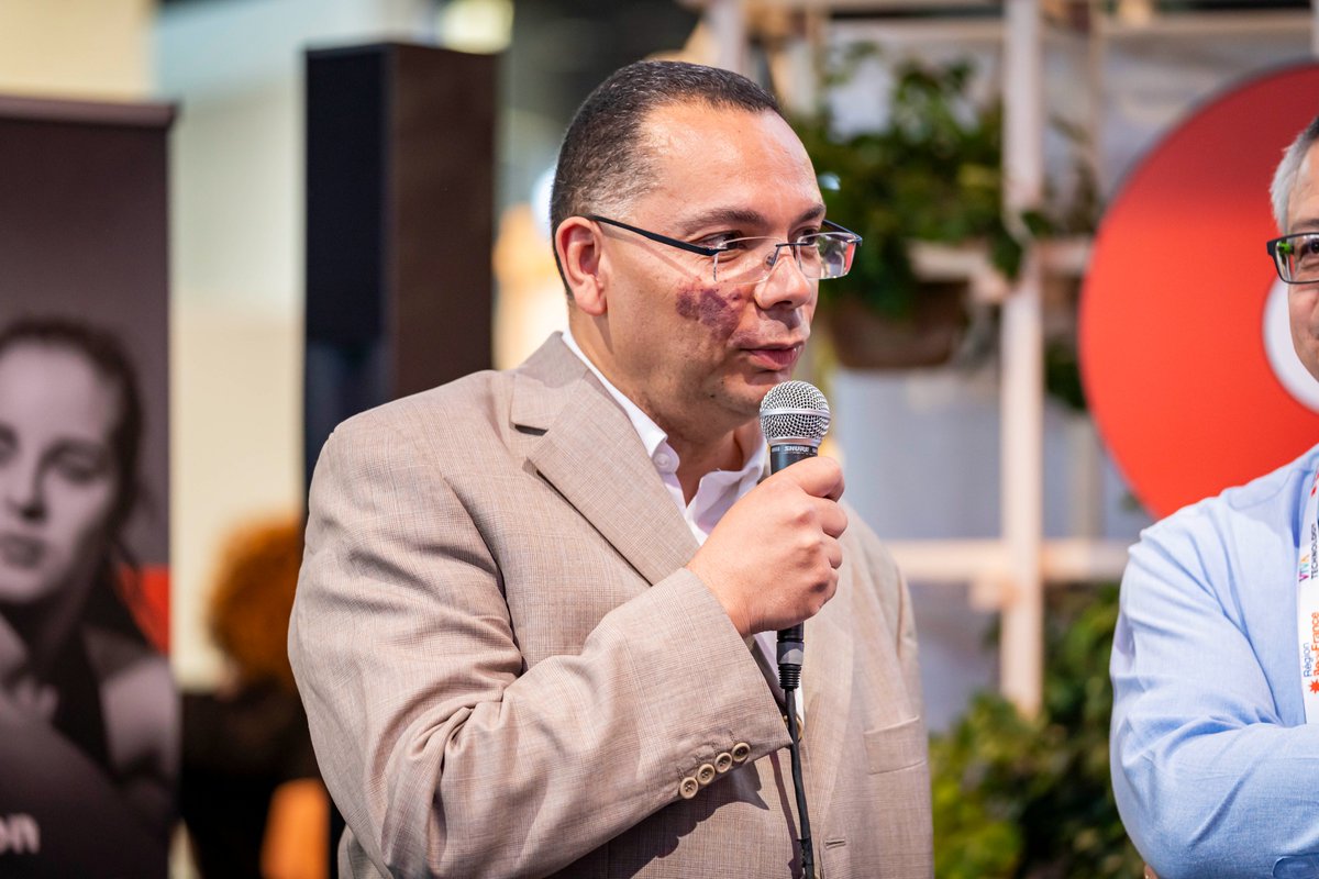 Samedi dernier a eu lieu la #GrandeJournéeRH du <a href="/GroupeBouygues/">Groupe Bouygues</a> à <a href="/VivaTech/">VivaTech</a>.
L'occasion pour nous de parler de notre passion pour la #tech avec notre intervenant Alex, Responsable de la cyber.  Merci à la communauté BYTECH pour cette opportunité.

© Frédéric Berthet 📷