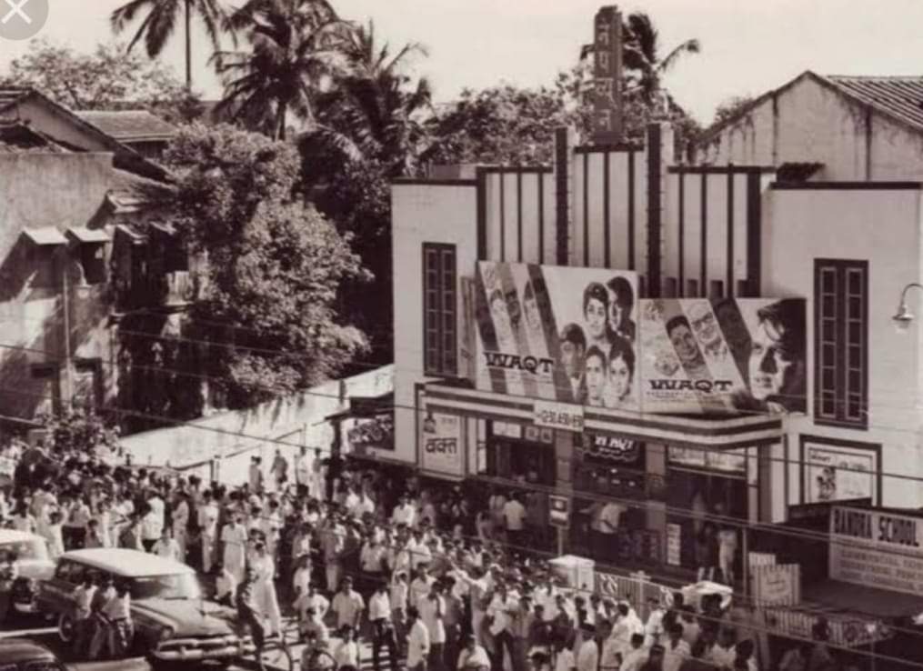 TheVivekVerse's tweet photo. #Waqt (1965) Biggest HIT of Director #Yash_Chopra.
First Multistarrer Movie on Lost & Found Formula. https://t.co/1Bio3FAhJv