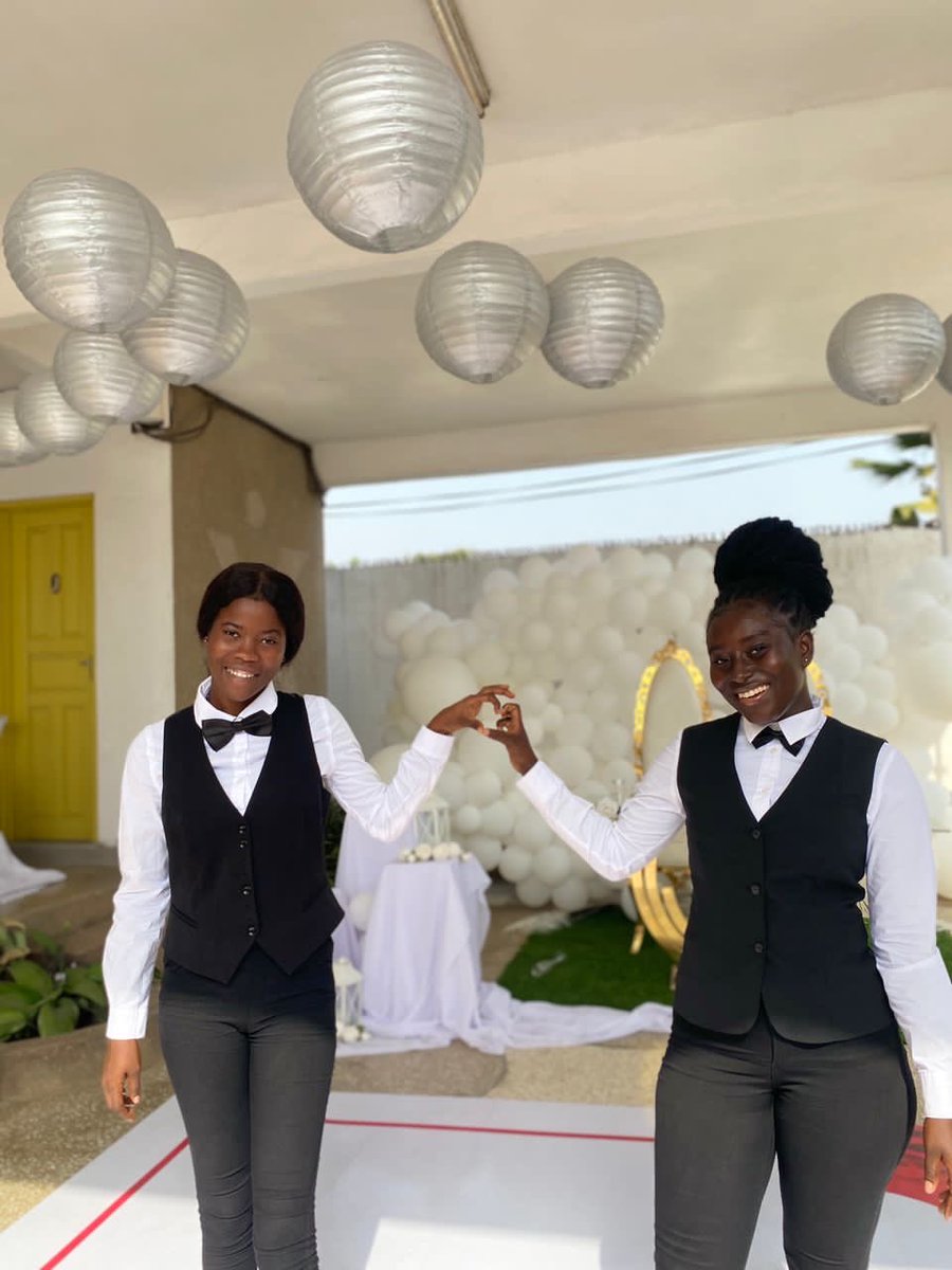 Did you know that our waiting staff is trained to provide exceptional customer service? Sit back, relax, and let us take care of your guests' needs while you enjoy your event stress-free. #ExceptionalService #EventStaffing