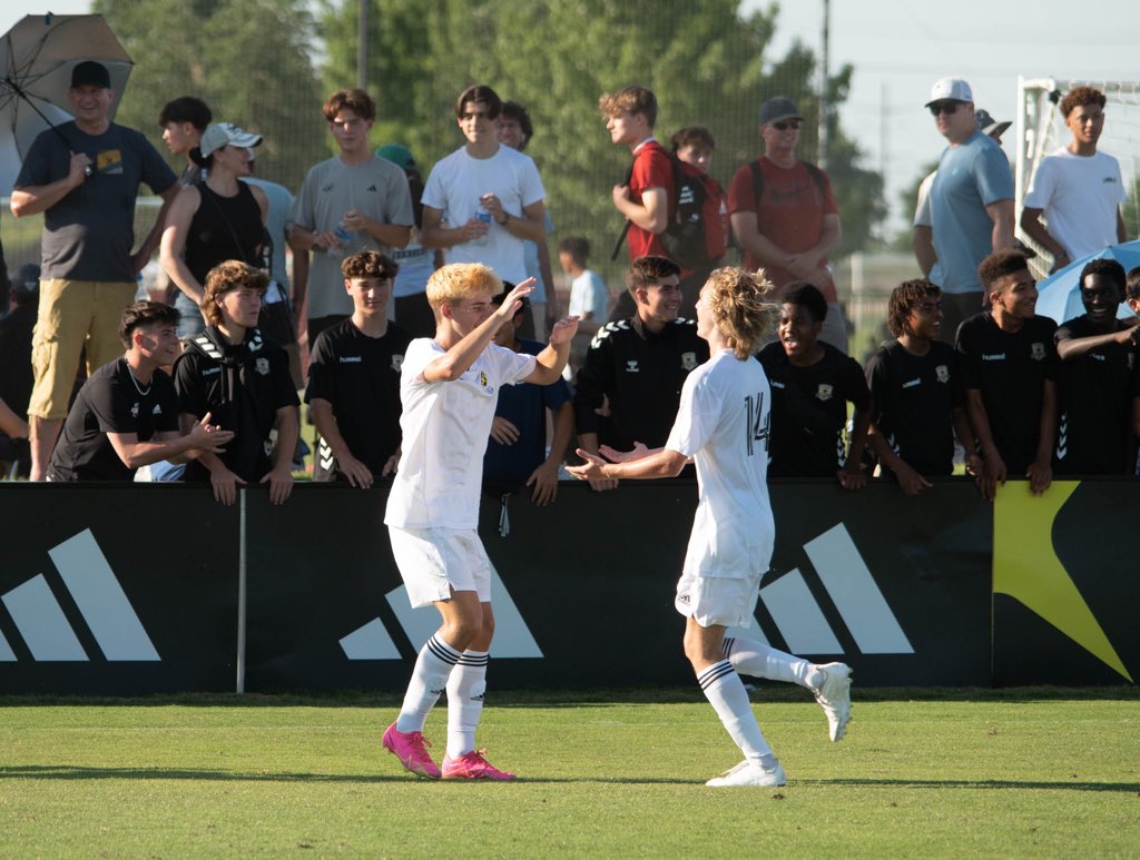 kelly bertrand tweet media