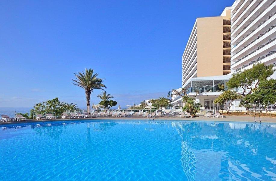 Perfect Getaways tweet media