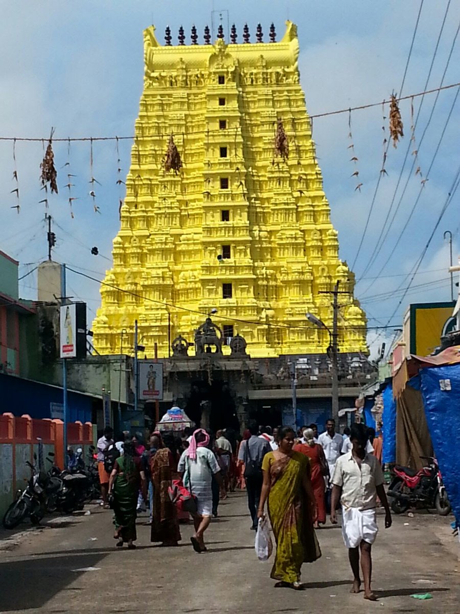 Drop a picture of temple from your gallery .
Tiruchendur Murugan temple, Tiruchendur. 
Ramanathaswamy temple, Rameswaram.