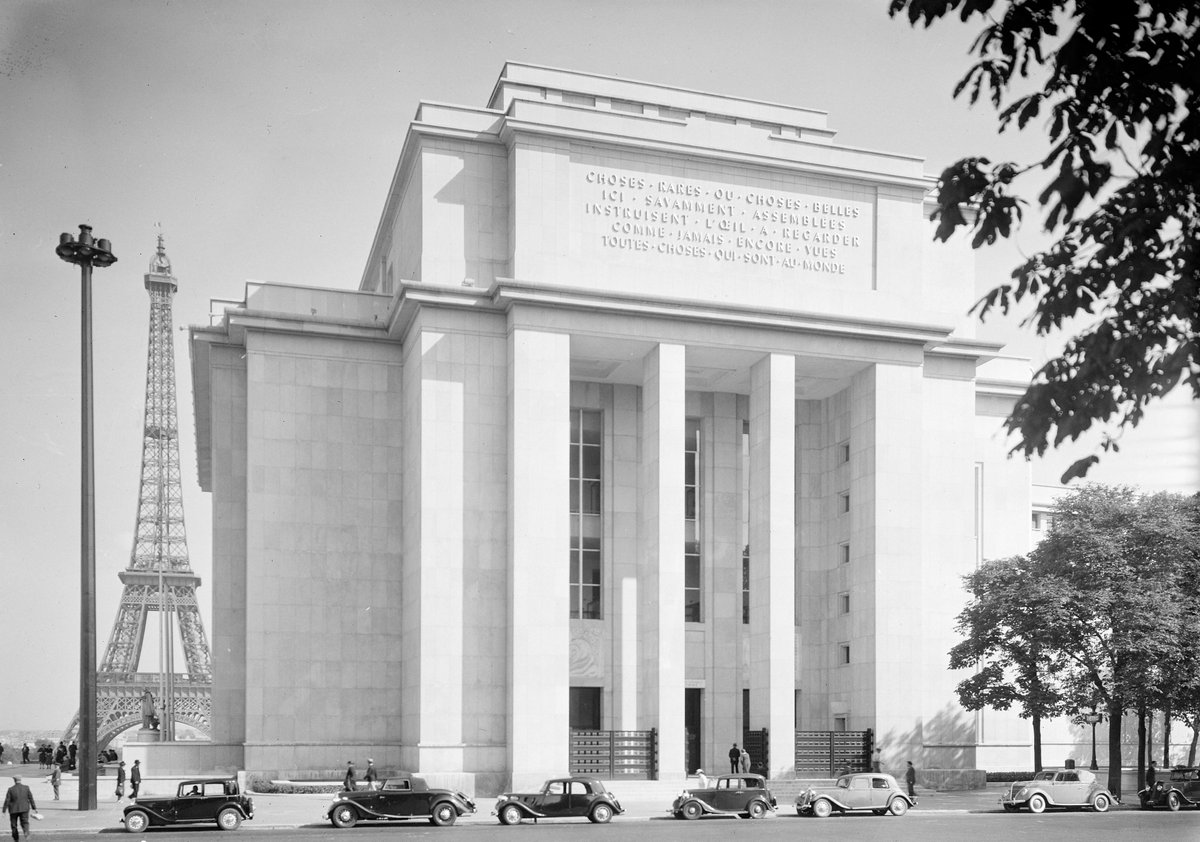 #CeJourLà | Le 20 juin 1938, le <a href="/Musee_Homme/">Musée de l'Homme</a> est inauguré. 🎉
Situé dans l'aile ouest du palais de Chaillot, il regroupe des collections de préhistoire, d’anthropologie biologique et culturelle, ainsi qu’un centre de recherche sur l’évolution de l’homme et des sociétés.