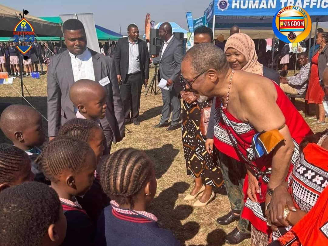 🔴🇸🇿🏵 [SHOW SOME LOVE]: CHEERS AS DPM ARRIVES AT KHWEZI HIGH SCHOOL;

Deputy Prime Minister H.E. Themba Masuku being welcomed by today's VIPs at the ongoing  Day of the African Child commemoration at Ekhwezi High School in the Lubombo Region, Lubulini.
#AfricanChildDay
#Eswatini