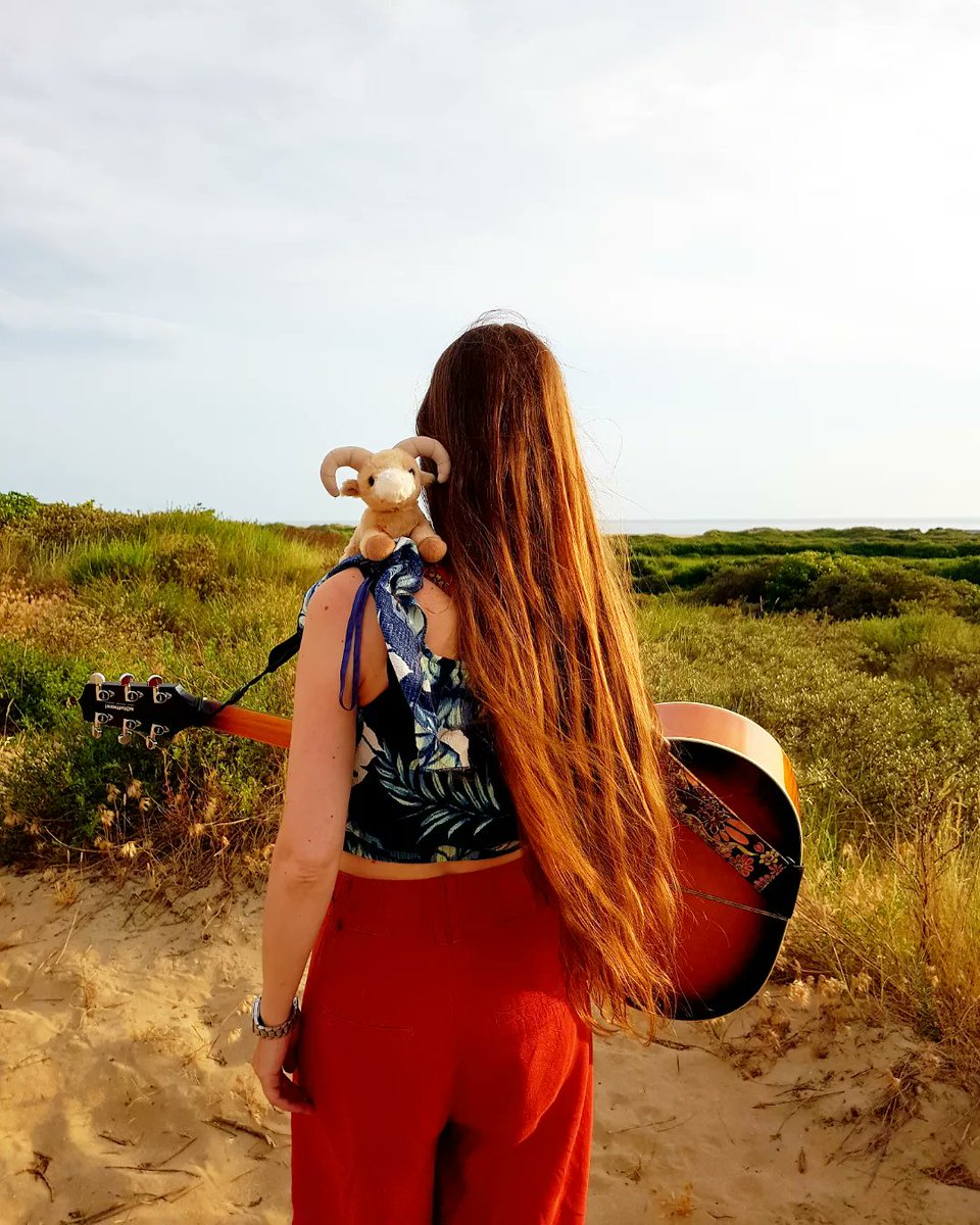 Tonight I'll be giving a livingroom concert in Den Bosch! 🔥🎸❤

<a href="/HKconcerten/">Huiskamerconcerten</a> #fabianadammers #fabfolk #singersongwriter #livingroomconcert #music #denbosch