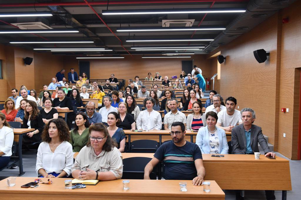Fakültemiz Akademik Genel Kurul toplantısı Dekanımız Prof. Dr. Abdullah Özkan başkanlığında gerçekleştirildi. 

Toplantıda Fakültemizin eğitim-öğretim, bilimsel araştırma ve faaliyetleri kapsamlı şekilde değerlendirildi.