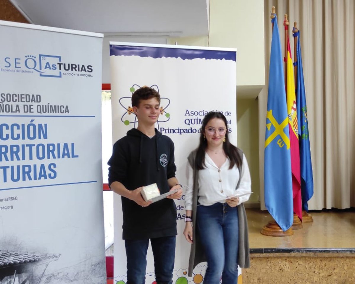 Empezamos la semana felicitando a dos de nuestros alumnos de 3º ESO, Rodrigo Díaz y Alberto Pello por las menciones que han recibido en las Miniolimpiadas de Química 2023 🏅 ¡Enhorabuena, chicos! Estamos muy orgullosos de vosotros 🤩 Enhorabuena también a Sara López #ColegioMeres