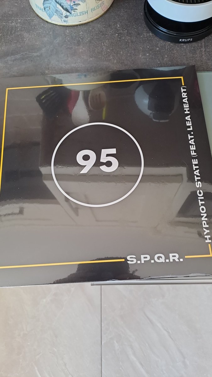 boyler1981's tweet photo. @DecPierce it arrived 🙂🙂 all I need now is a record player 🙈🙈 roll on Saturday night #fairviewpark #blockrockinbeats https://t.co/AUU76R7vpI