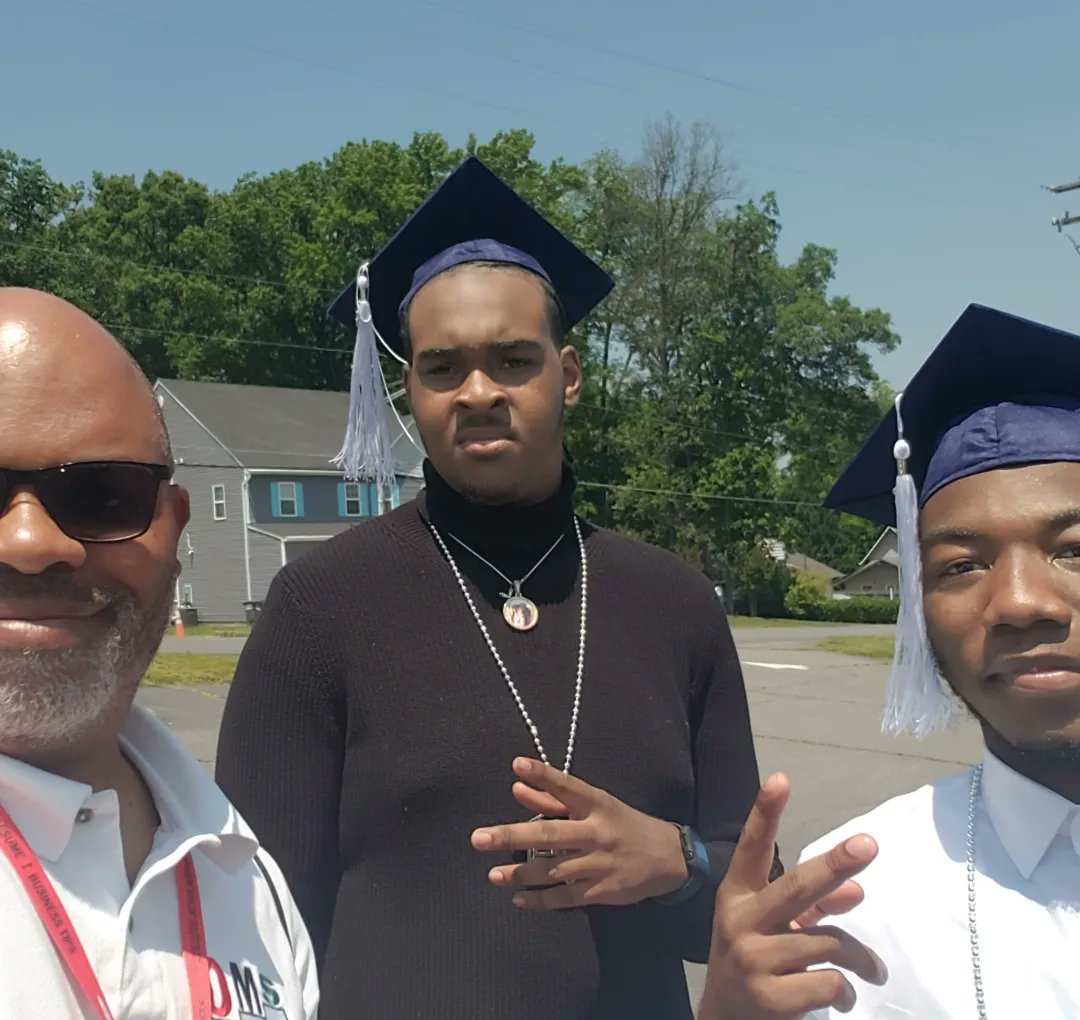 ItsOrderMySteps's tweet photo. Congrats to the Bethel Academy #ClassOf2023 and to much #OMSsuccess in your postsecondary endeavors
#OMSroadTrip Graduation
We taught this high school a course on Social Media and Money Management with emphasis on NIL Payouts ๐ฐ
#ThisIsWhyOMSdoesIt #OMSnetworking
@BCA_EaglesBB https://t.co/YDD0sf7aBW