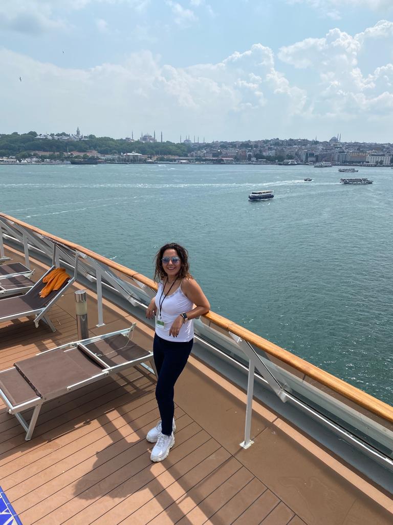 HulyaMsl's tweet image. Boğazın tam ortasında bir yerlerde #mscsplendida #cruise #turizmkeyfisi