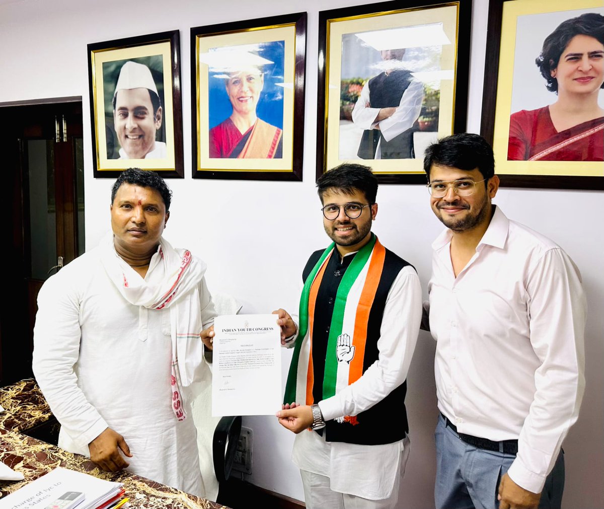 congratulations  @JayeshGurnani_ sir on being appointed as National Coordinator of the Indian Youth Congress Legal Cell. 

#IYC #IndianYouthCongress
@srinivasiyc @IYCMadhya @IYC