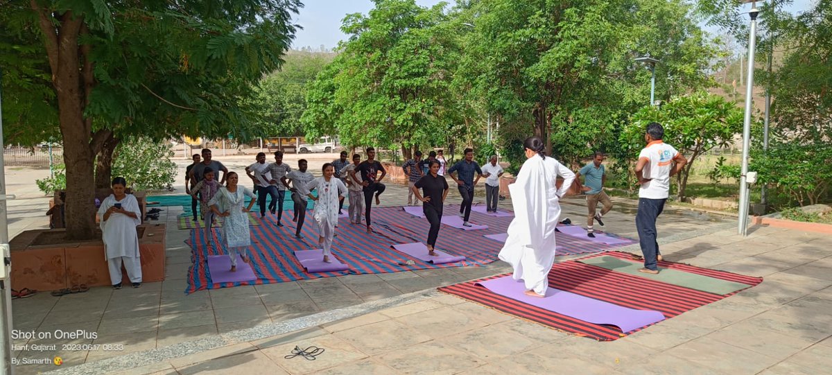 તા. ૧૭/૦૬/૨૦૨૩ ના રોજ કવાંટ તાલુકાના હાંફેશ્વર ગામેે  વિશ્વ યોગ દિવસની ઉજવણી નિમિત્તે  કોમન યોગા પ્રોટોકલ અને યોગ પ્રચાર મહેસુલ વિભાગ હસ્તકની મામલતદાર કચેરીના સ્ટાફ સાથે યોગ દિવસની ઉજવણી કરી. <a href="/collectorcu/">Collector Chhotaudepur</a> <a href="/SDMChhotaudepur/">ASSISTANT COLLECTOR & SDM Chhotaudepur</a> <a href="/RacChhotaudepur/">RAC_Chhotaudepur</a> <a href="/GujaratYogBoard/">Gujarat State Yog Board</a> <a href="/sportsgujarat/">Gujarat Sports SAG</a>