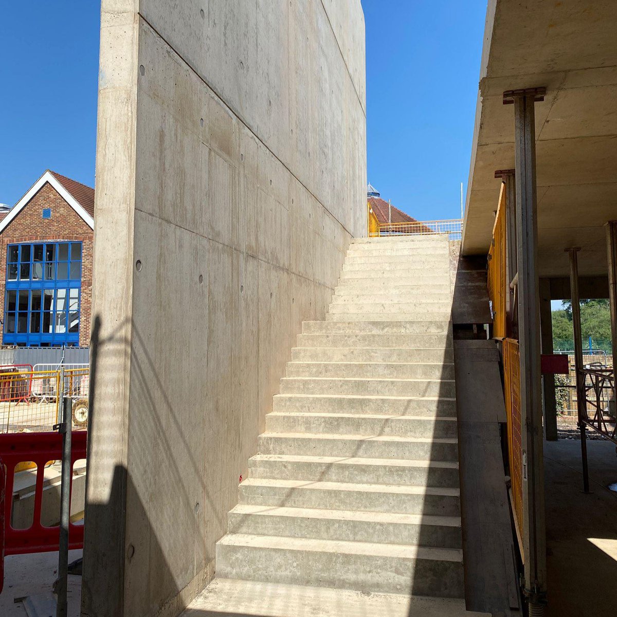 Our project at the Dragon School, Oxford is starting to take shape. Internal in-situ staircases are now complete and the 1st-floor steel frame is currently being erected onto the concrete structure. The SFS, roof structure and blockwork will follow shortly after.