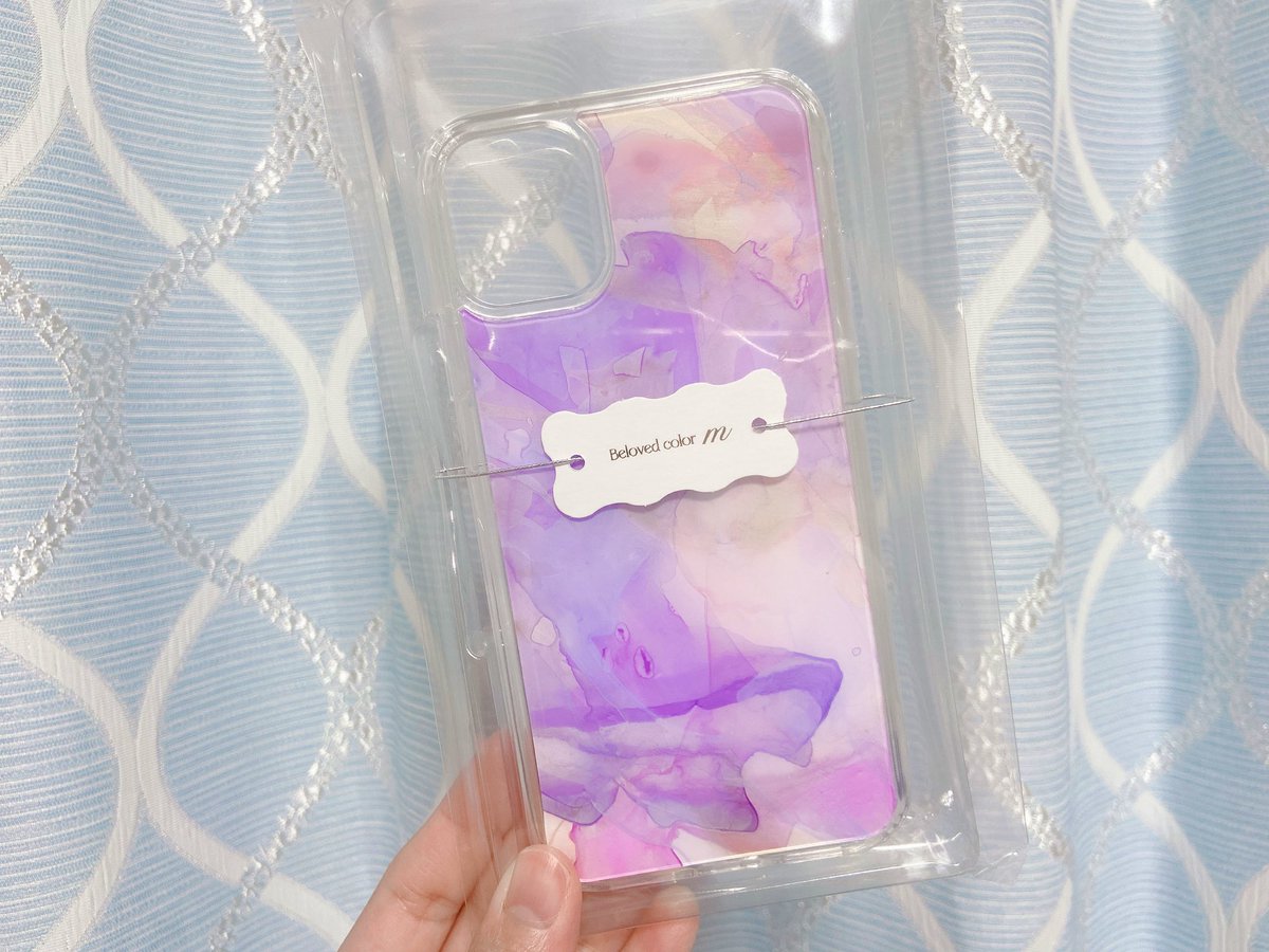 comita467's tweet photo. お迎えしました！！！！
念願のスマホケース！！！！
アクセサリーが着けれない時も常に手元にmさんの作品が！！！！
角度によってゴールドが見え隠れするのが可愛すぎる💓💓💓
#ハンドメイド https://t.co/Ewp4KirFhu