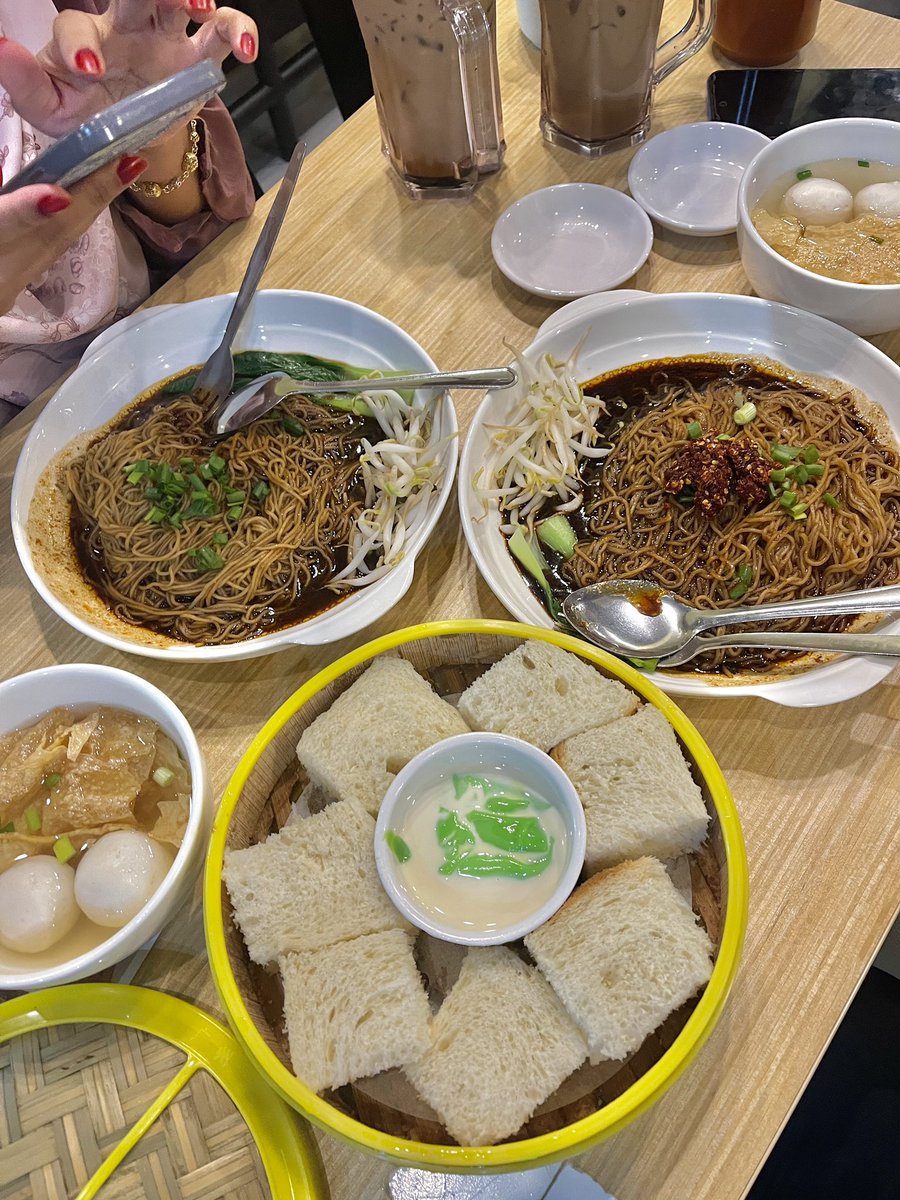 Kedai kami Kicap disedapkan lagi 🤤

Mee Kicap Ipoh ~ Southville City, bangi 📍