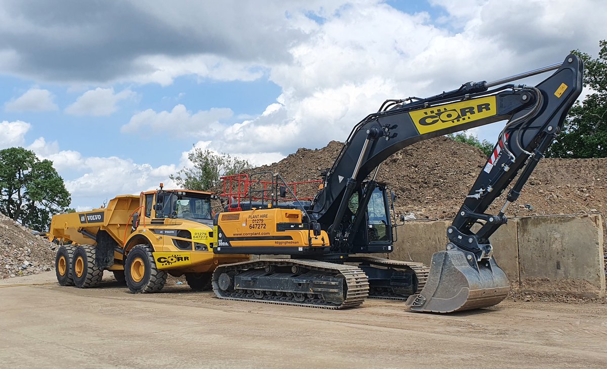 ECORRPLANT's tweet photo. With the last few bits of big kit ready to leave the yard in the morning.......and hosepipe bans already in place....we can safely say summer is here! #phewwotascorcher #planthire #earthmoving #dumptruck #excavator https://t.co/2ZpBKq8SdJ