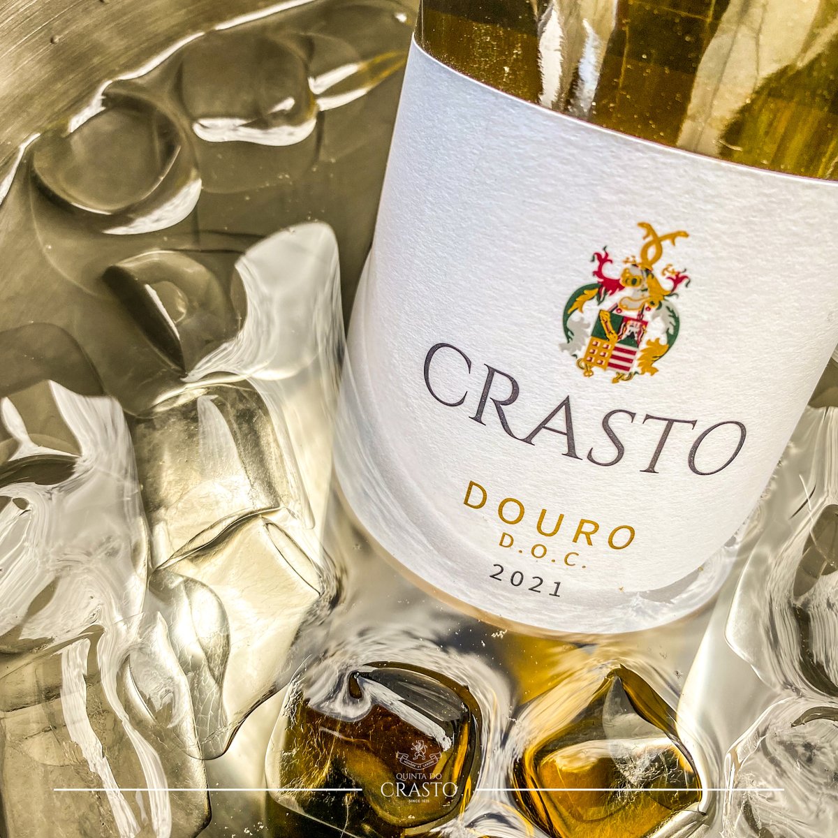 Pale lemon in colour. Expressive on the nose, showing fresh citrus fruit aromas and elegant notes of orange blossom. The appealing palate offers excellent volume and an elegant texture, with vibrant notes of minerality standing out. The finish is engaging, fresh and persistent.