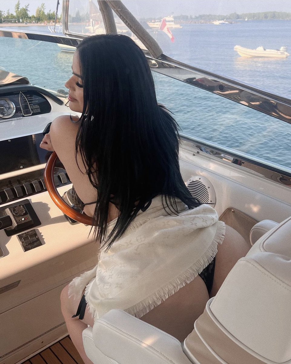 Arab celebrities tweet media