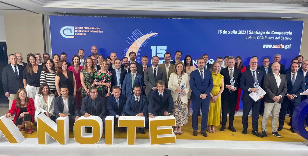 El viernes pasado, en la XV Noite da Enxeñaría Informática de Galicia celebrada en Santiago, <a href="/NavantiaOficial/">Navantia</a>, representada por Esther Lavandeira Alcántara, recibió de manos de Manuel Lago Vecino el premio a la Iniciativa Empresarial por su proyecto Astillero 4.0. 👏🏻