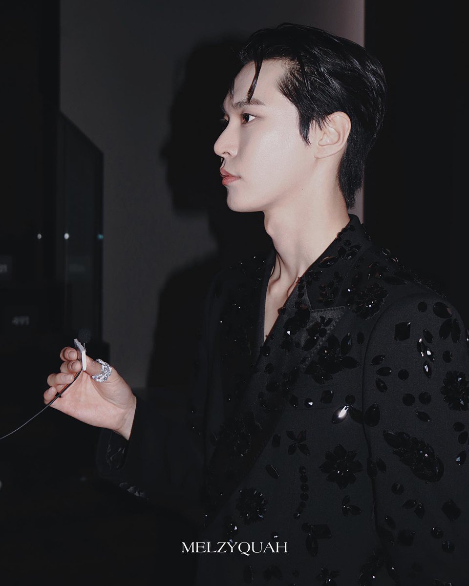 everything about him screams old hollywood like he just radiates the glamour of a bygone era if you squint hard enough that looks like a cigar in his hands
