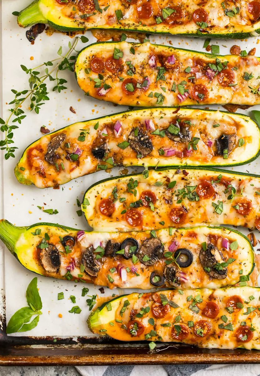 Healthy Zucchini Pizza Boats. All the flavor of pizza, stuffed into an easy, filling low carb meal! Add sausage, pepperoni or any of your favorite toppings. buff.ly/2LFjbzx  #wellplatedrecipes #dinner #recipes #easydinners
