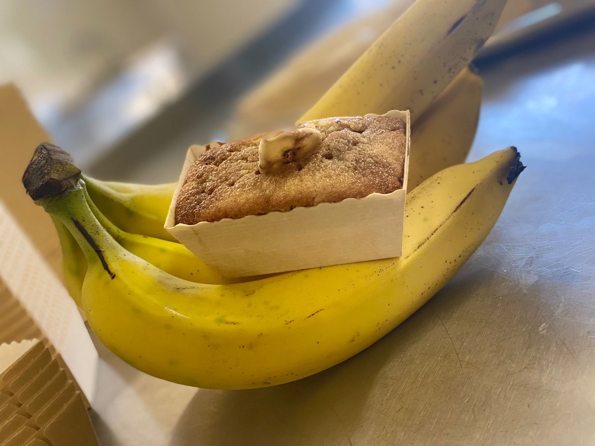 RovesFarmShop's tweet photo. Introducing our new Sticky Banana Mini Loaf. 🍌 These little beauties are gluten, dairy &amp; soya free. They may be small, but they pack a flavourful punch! 😋 Available now in the #Café.

#rovesfarm #wiltshire #swindon #homemade #bananaloaf #glutenfree #dairyfree #soyafree https://t.co/avu4u90Uhg