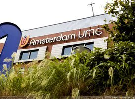 De hersenen van personen met obesitas reageren anders op voeding dan die van mensen met een gezond gewicht. De hersenen van de eerste groep registreren onvoldoende dat er gegeten is. buff.ly/3N9h44e