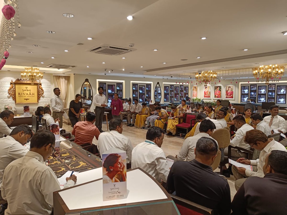 safetycirclechd's tweet photo. 🔥 Ensuring Safety First! 🔥
#Tanishq had an enlightening day as #SafetyCircle conducted an empowering fire safety training session. Our team delved into essential #fireprevention techniques, #emergency evacuation protocols, and proper usage of firefighting equipment. #firesafety https://t.co/y0apwrpa4I